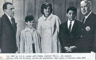 Dietro le quinte dell' Ed Sullivan show : il padrone di casa, Sullivan, Rita, Pat Kennedy, sorella di JFK, e Paul Anka